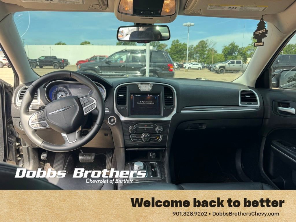 Used 2018 Chrysler 300 Touring L RWD image 10