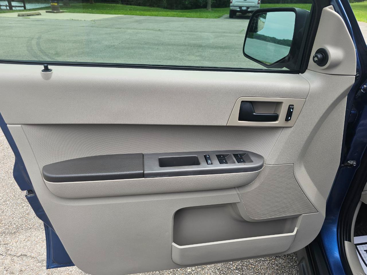 Used 2010 Ford Escape XLS FWD image 23