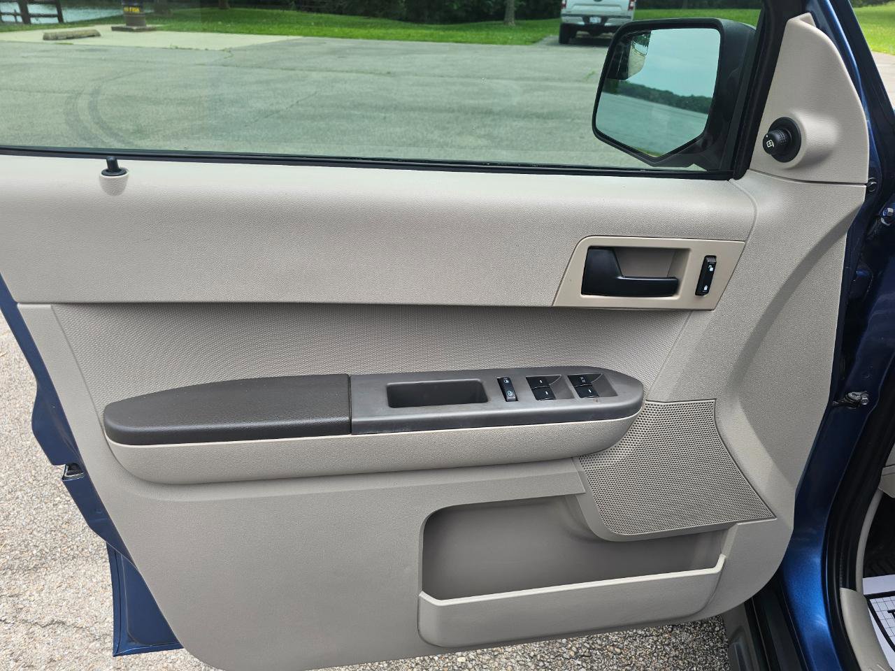 Used 2010 Ford Escape XLS FWD image 23
