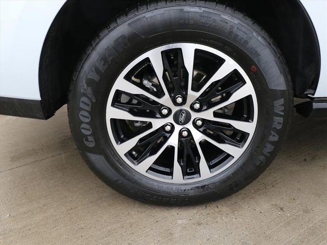 Used 2025 Ford Expedition Platinum image 7