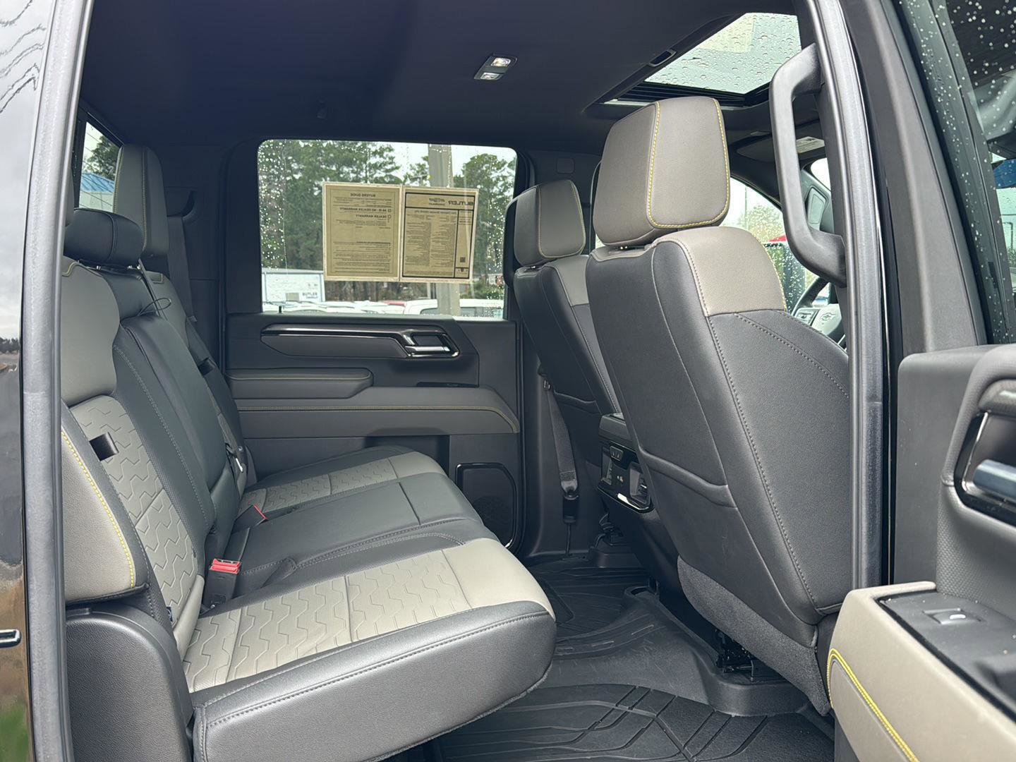 Used 2024 Chevrolet Silverado 2500 ZR2 w/ Technology Package image 11