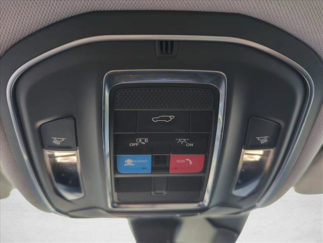 Used 2023 Jeep Grand Cherokee L Limited w/ Black Appearance Package image 22