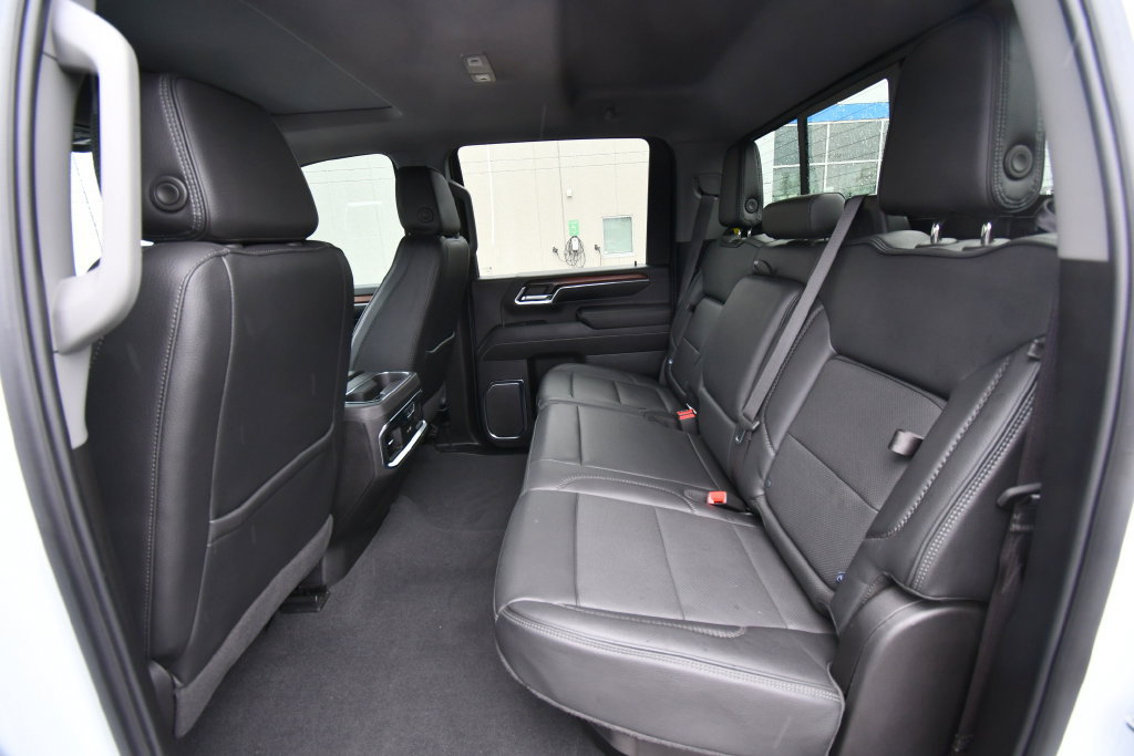 Used 2024 GMC Sierra 3500 Denali w/ Technology Package AWD/4WD image 17