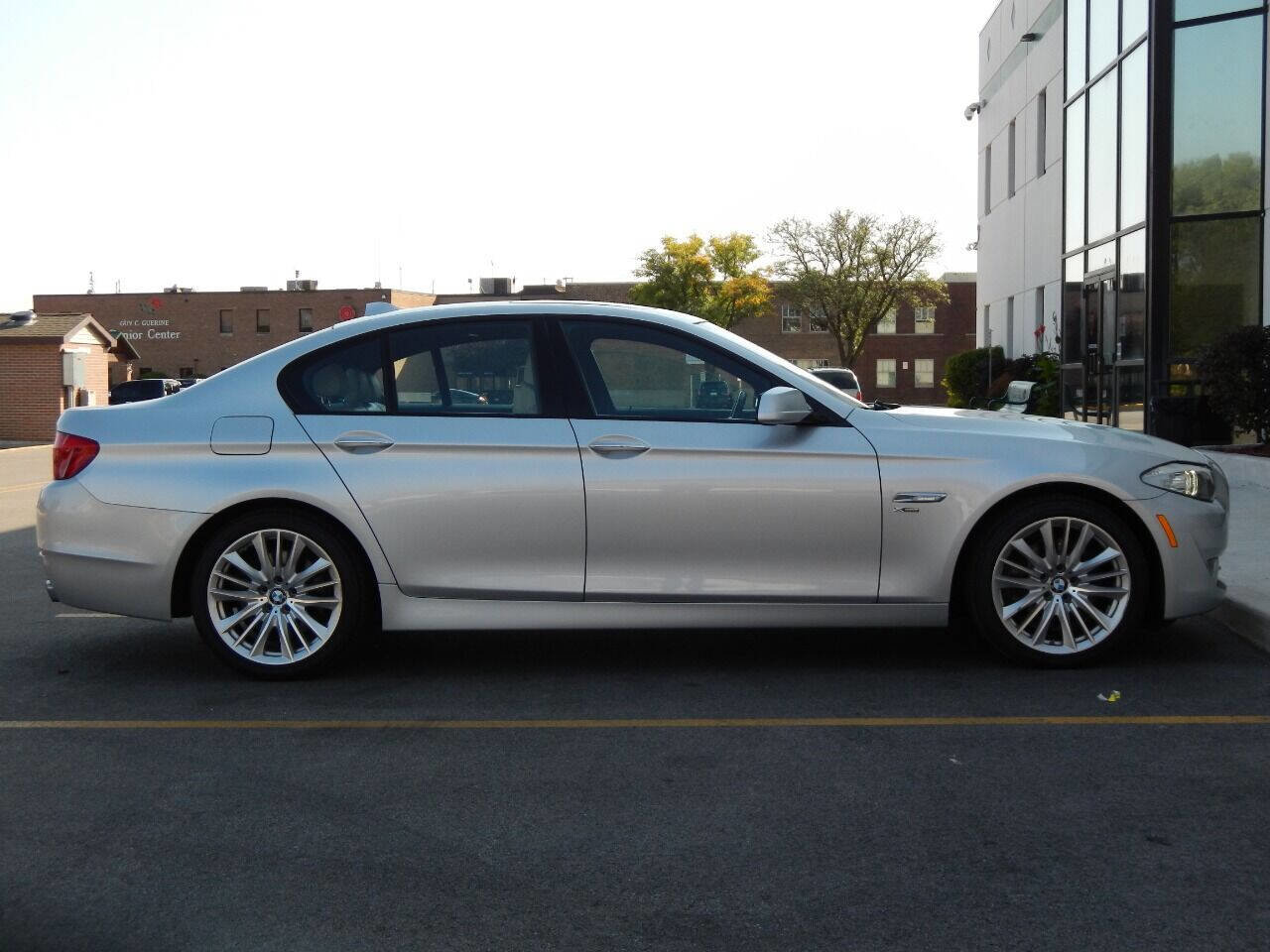 Used 2012 BMW 550i xDrive Sedan image 21