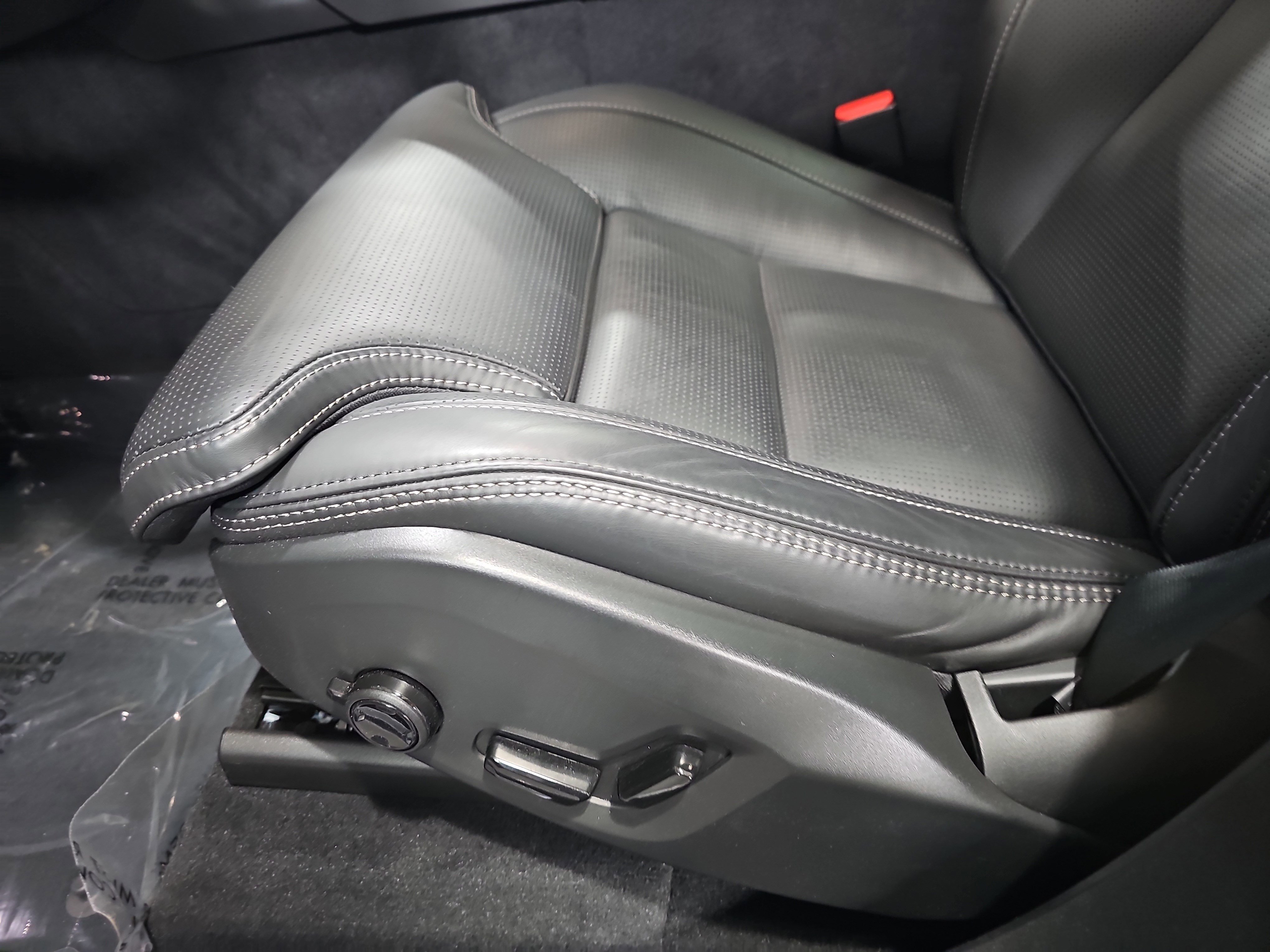 Used 2025 Volvo XC90 T8 Ultra w/ Protection Package Premier image 30