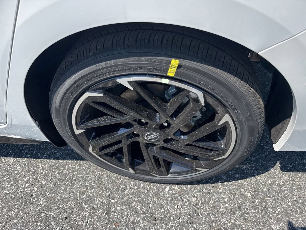 New 2026 Nissan Sentra SR w/ Floor Mat Package FWD image 17