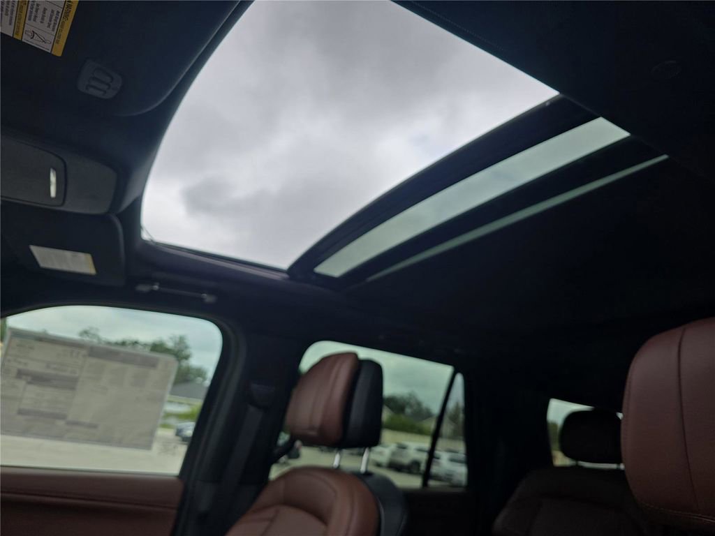 New 2025 Lincoln Navigator L Reserve image 24