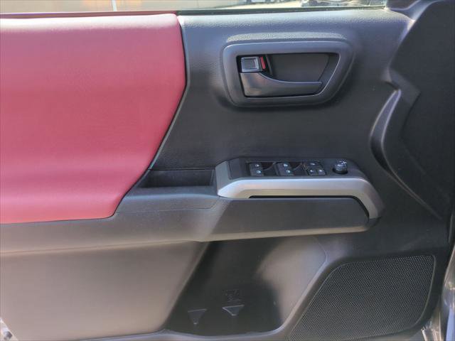 Used 2022 Toyota Tacoma SR5 w/ Technology Package image 10