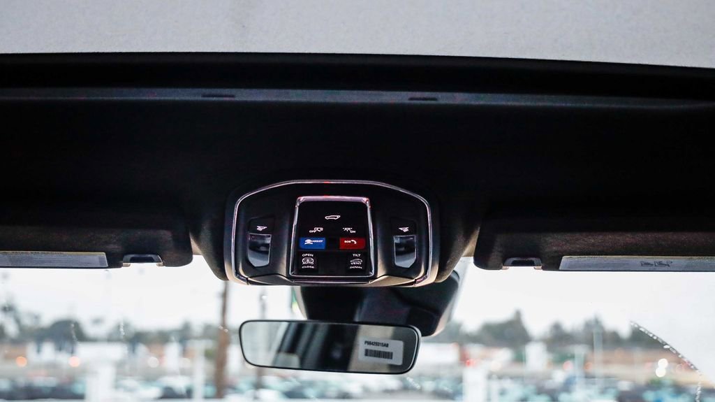 New 2025 Jeep Grand Cherokee Altitude image 17