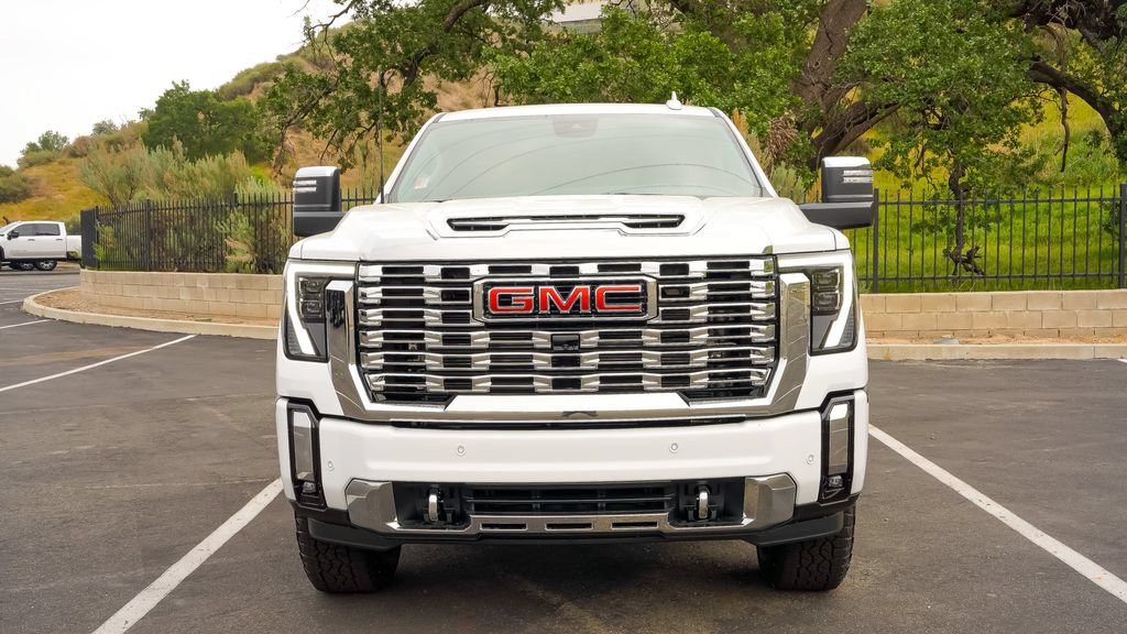 New 2026 GMC Sierra 2500 Denali w/ Denali Reserve Package AWD/4WD image 4