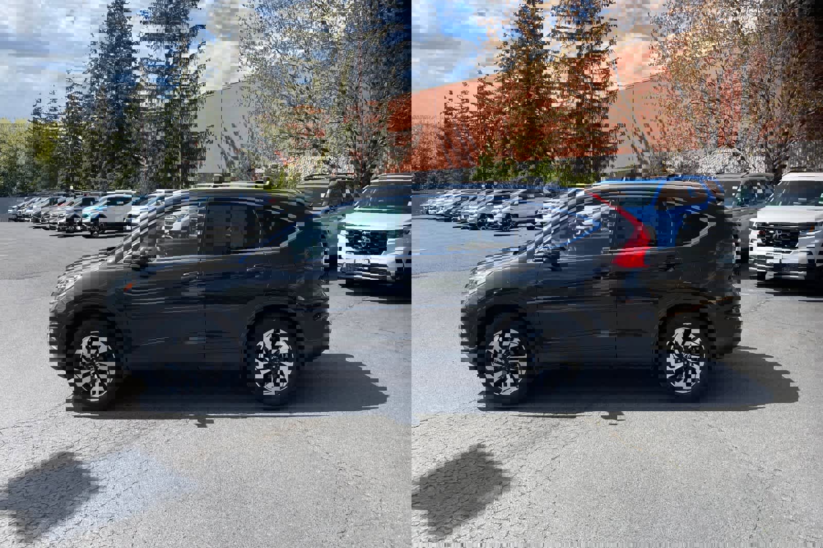 Used 2016 Honda CR-V Touring image 2