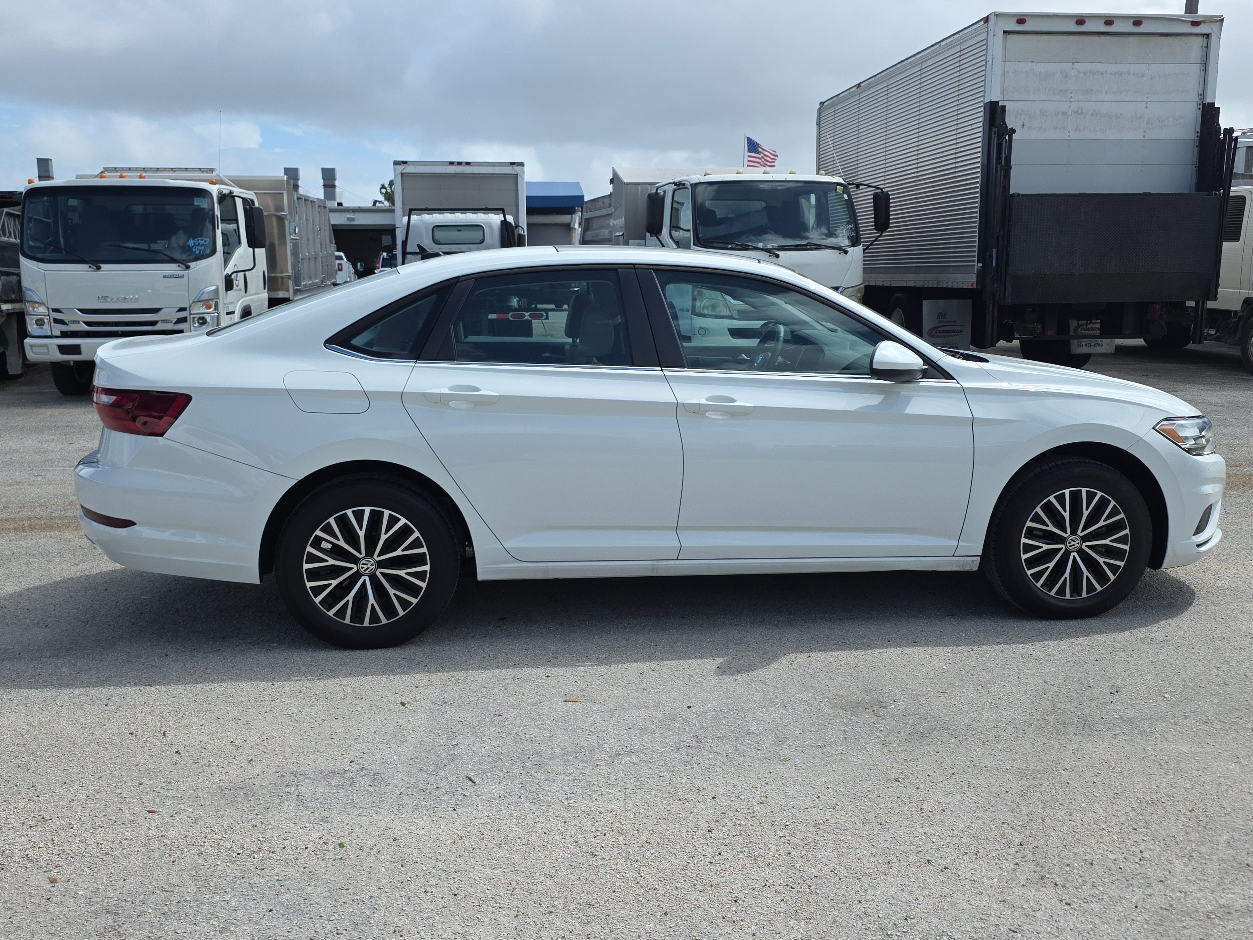 Used 2021 Volkswagen Jetta SE w/ SE Cold Weather Package image 8