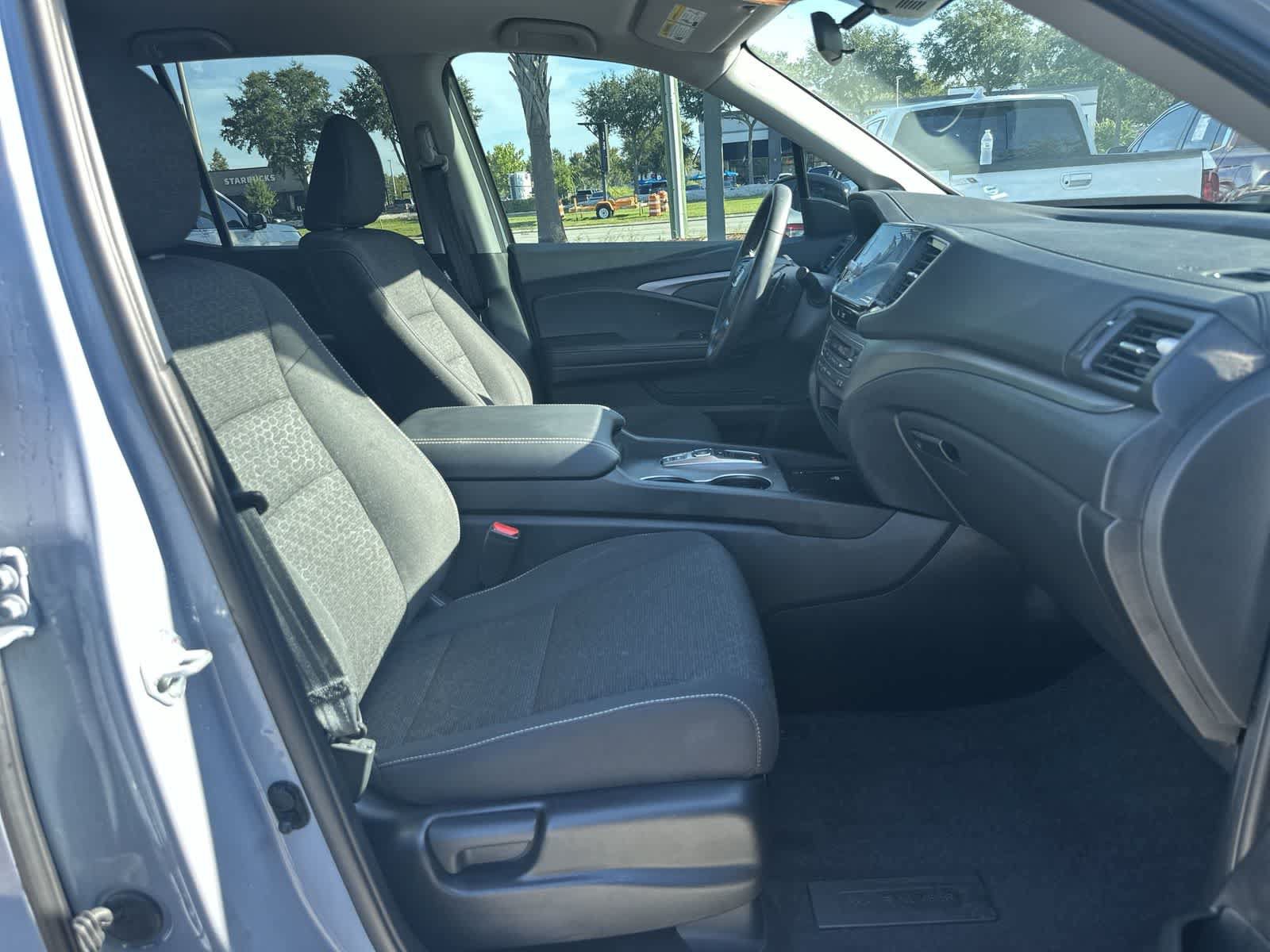 Used 2025 Honda Ridgeline Sport image 17