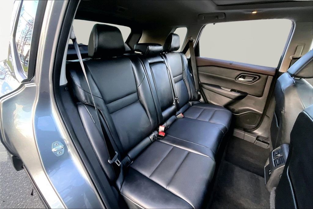 Used 2022 Nissan Rogue SV w/ SV Premium Package image 19