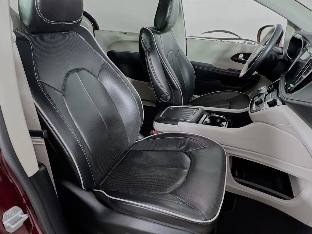 Used 2021 Chrysler Pacifica Limited image 31