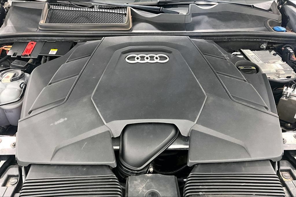 Used 2019 Audi Q8 Prestige AWD/4WD image 9