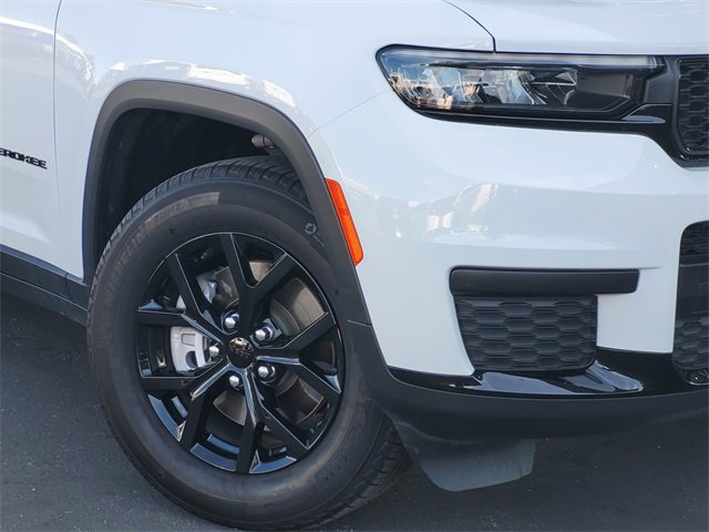 Certified 2024 Jeep Grand Cherokee L Laredo image 3