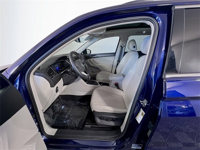 Used 2024 Volkswagen Tiguan SE image 9