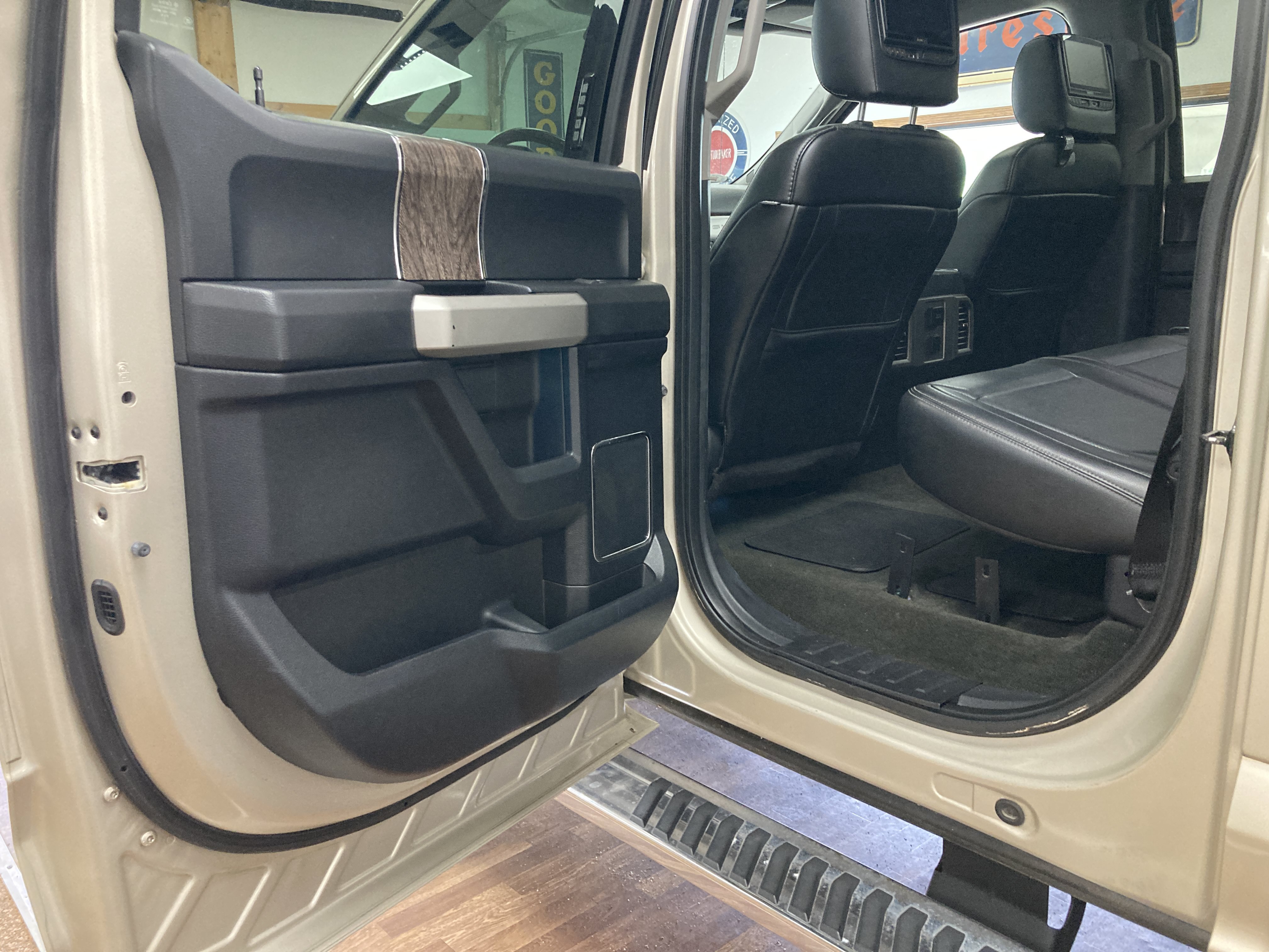 Used 2017 Ford F350 Lariat w/ Lariat Ultimate Package AWD/4WD image 15