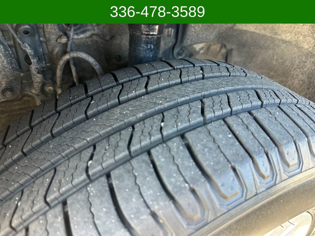 Used 2020 Toyota RAV4 XLE w/ Carpet Mat Package AWD/4WD image 23