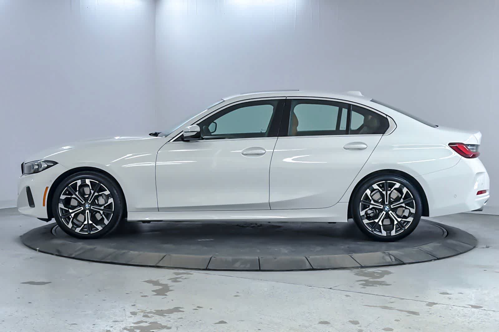 Used 2026 BMW 330i Sedan w/ Premium Package RWD image 5