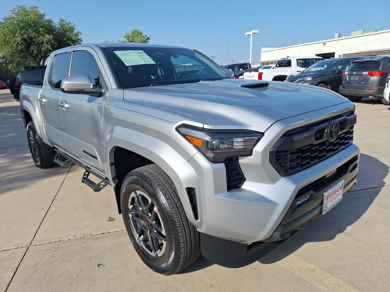 Used 2024 Toyota Tacoma TRD Sport AWD/4WD image 8