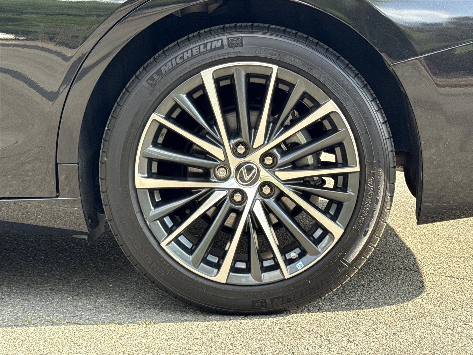 Used 2022 Lexus ES 300h w/ Premium Package FWD image 35
