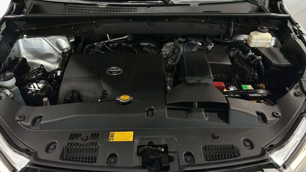 Used 2017 Toyota Highlander XLE AWD/4WD image 40