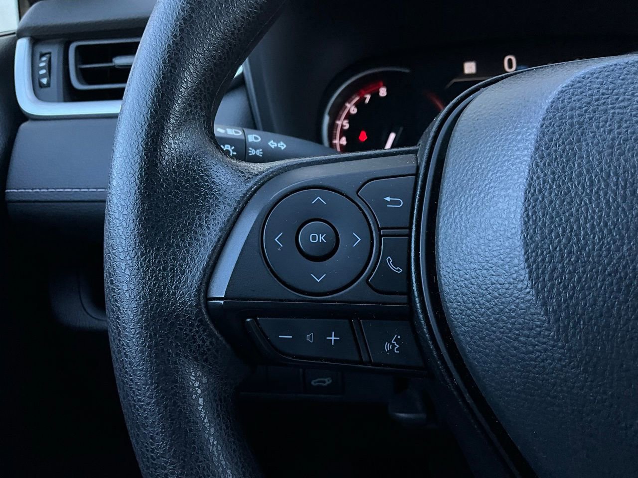 Used 2025 Toyota RAV4 XLE image 34