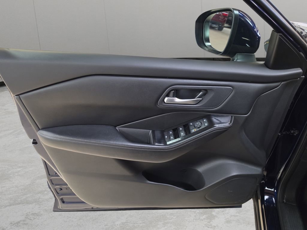 Used 2025 Nissan Rogue SV image 20