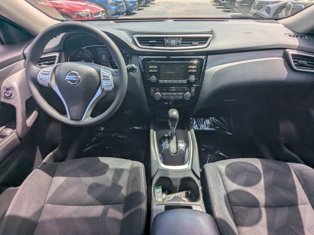 Used 2015 Nissan Rogue SV FWD image 2