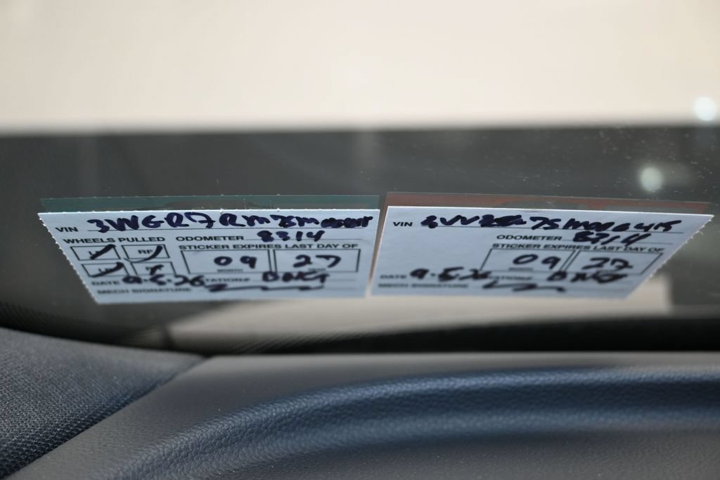Used 2025 Volkswagen Tiguan SE R-Line AWD/4WD image 7