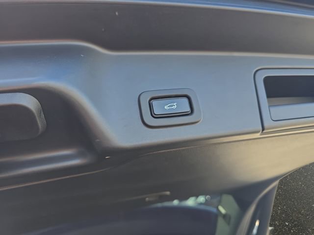 Used 2020 Land Rover Range Rover Evoque SE image 16