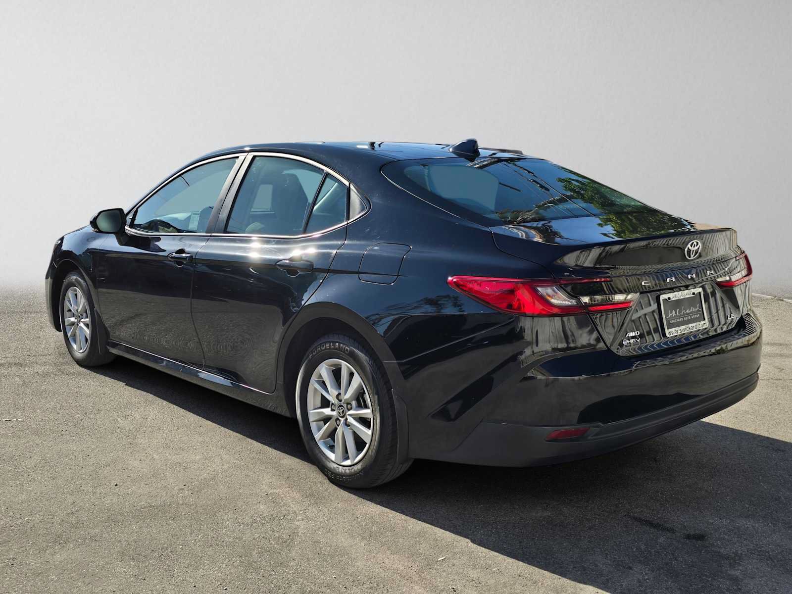 Used 2025 Toyota Camry LE AWD/4WD image 5