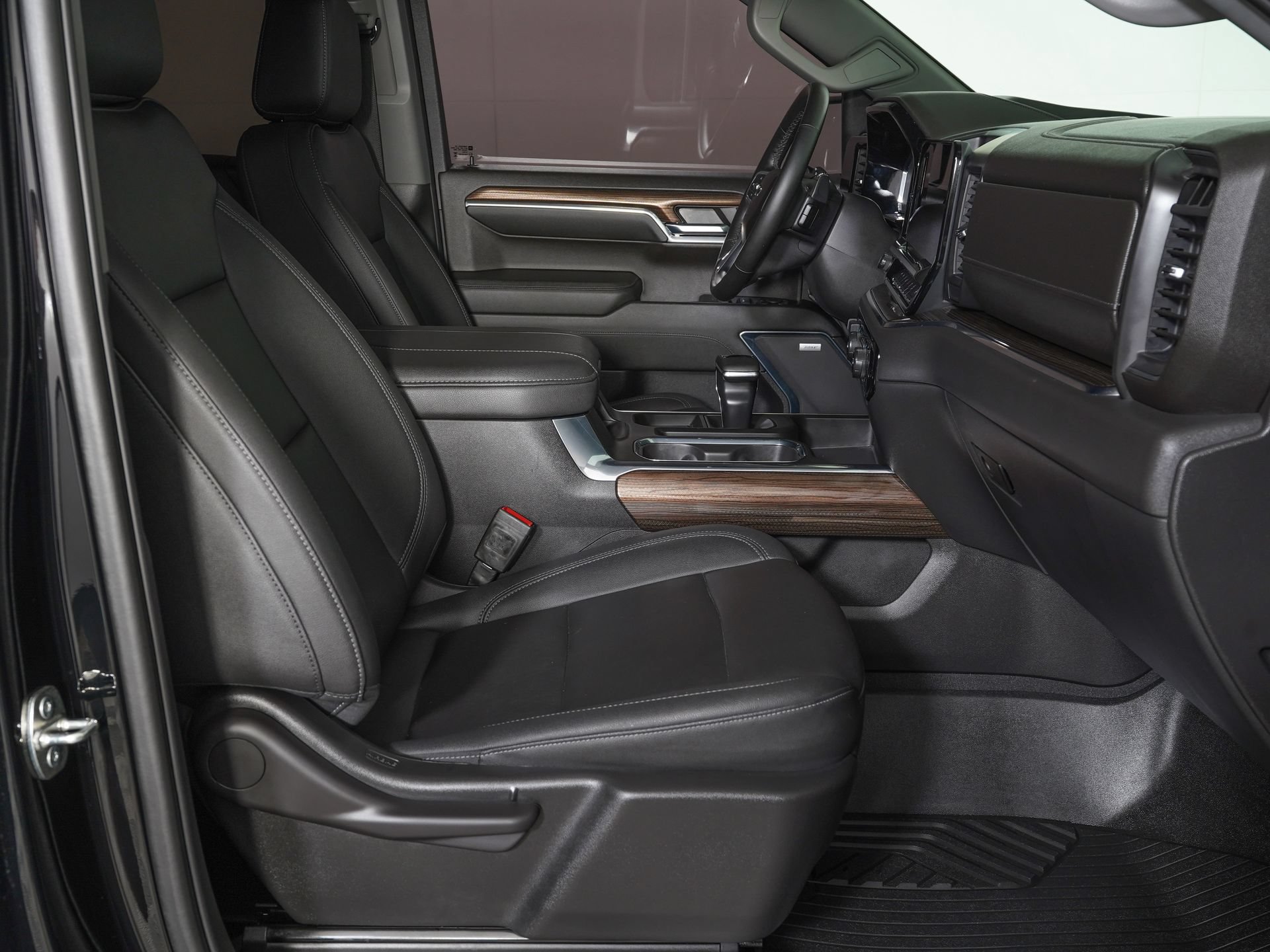 Used 2023 Chevrolet Silverado 1500 LT Trail Boss w/ LT Trail Boss Premium Package AWD/4WD image 9