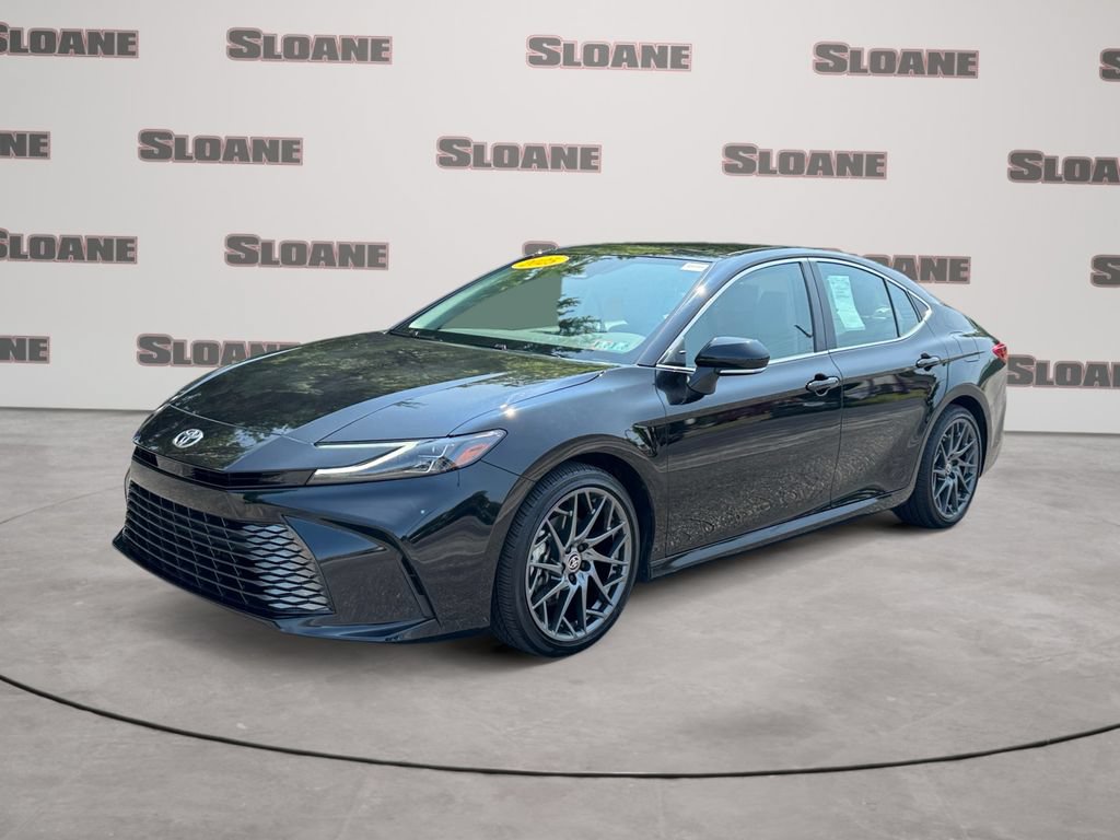 Used 2025 Toyota Camry XLE FWD image 1