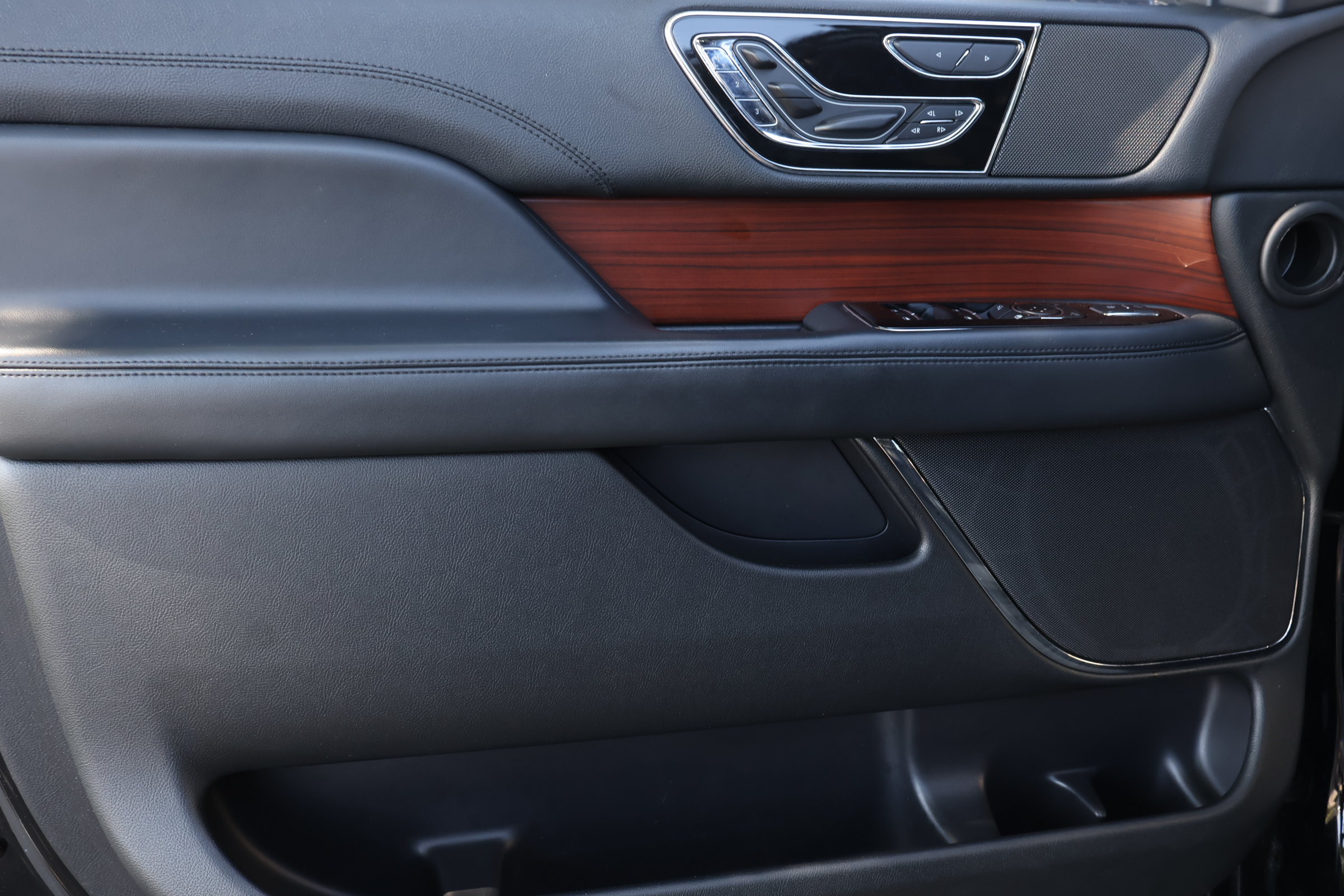 Used 2022 Lincoln Navigator Reserve RWD image 15