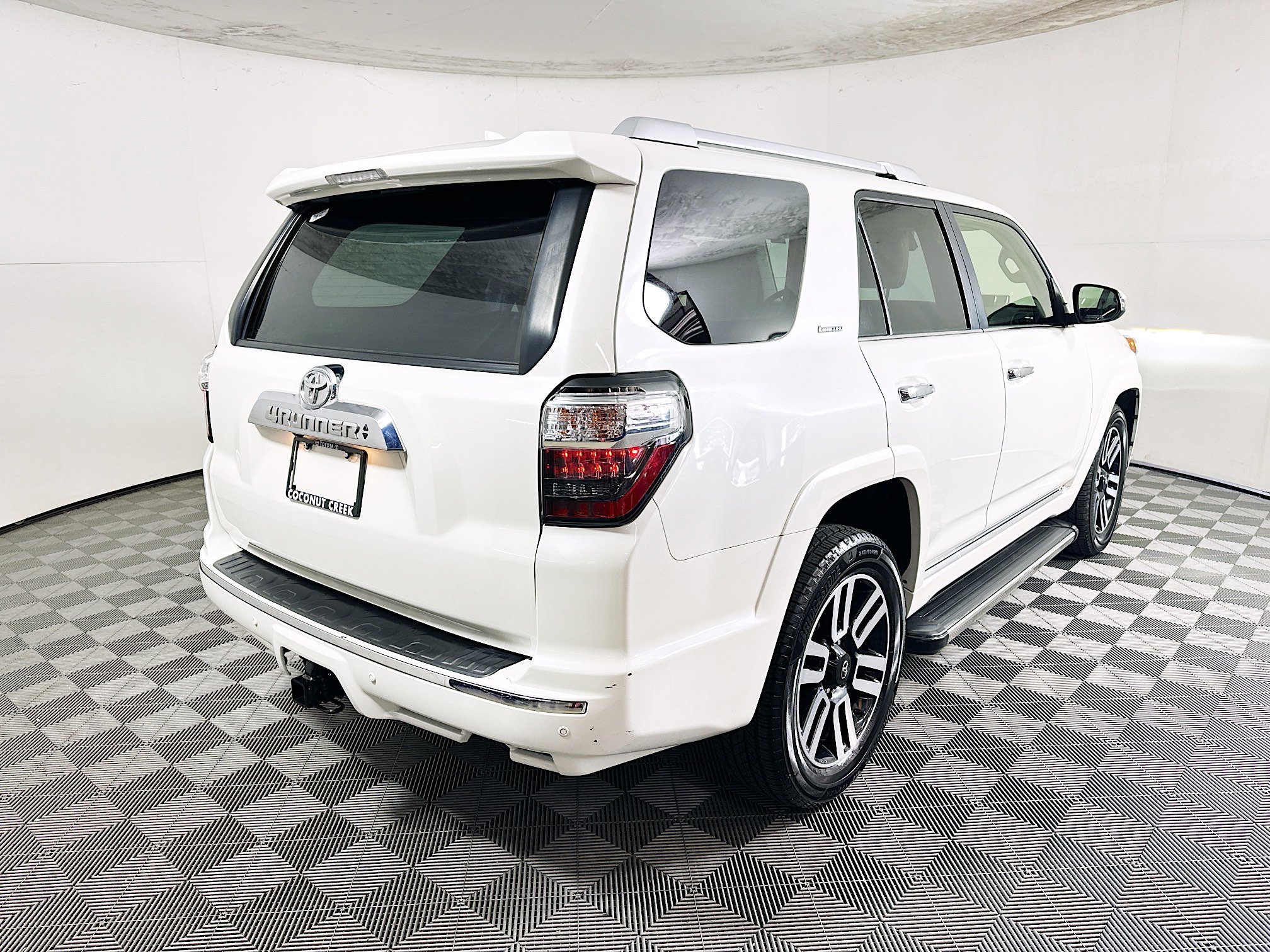 Used 2023 Toyota 4Runner Limited image 3