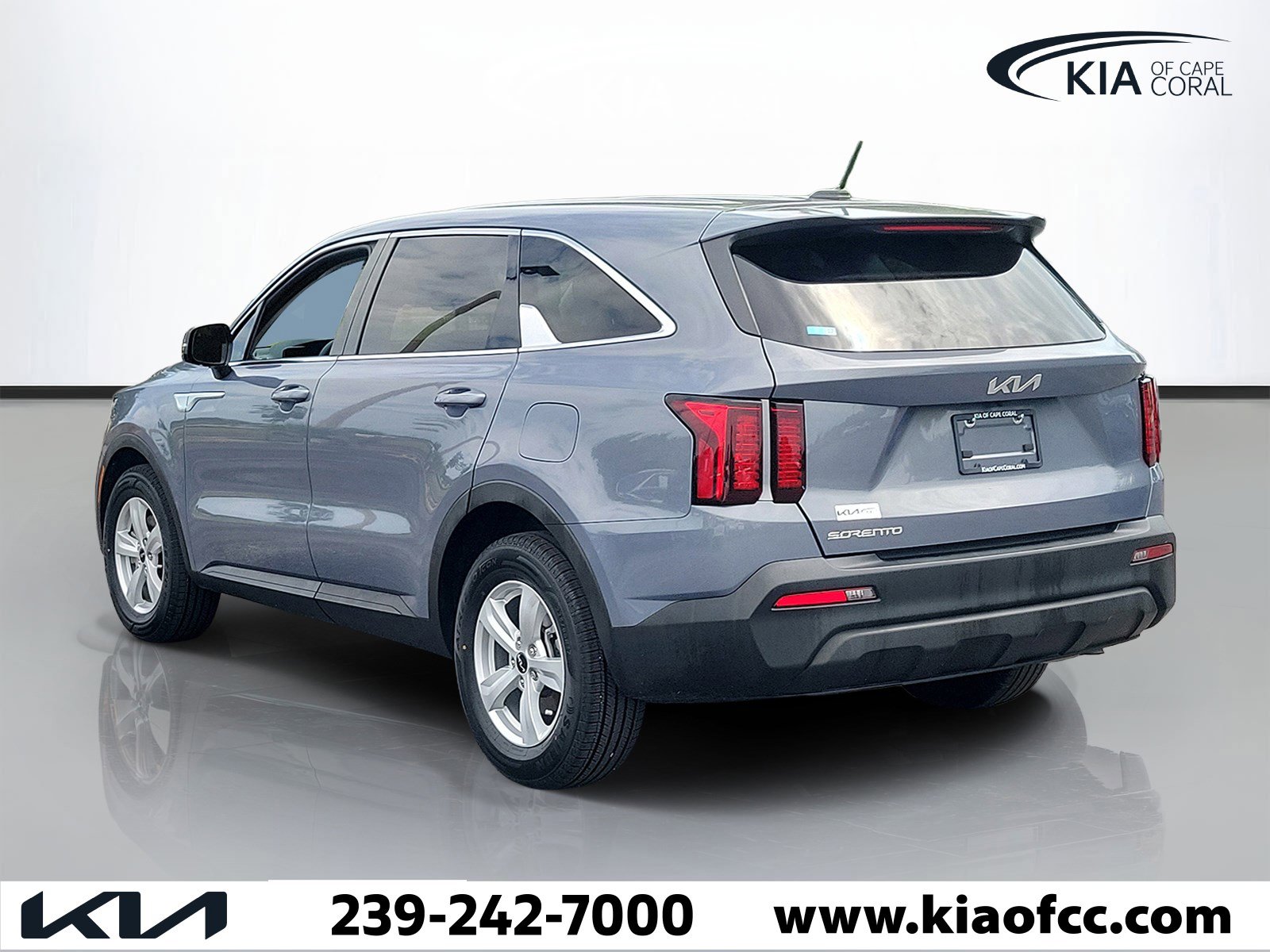 Certified 2023 Kia Sorento LX FWD image 4