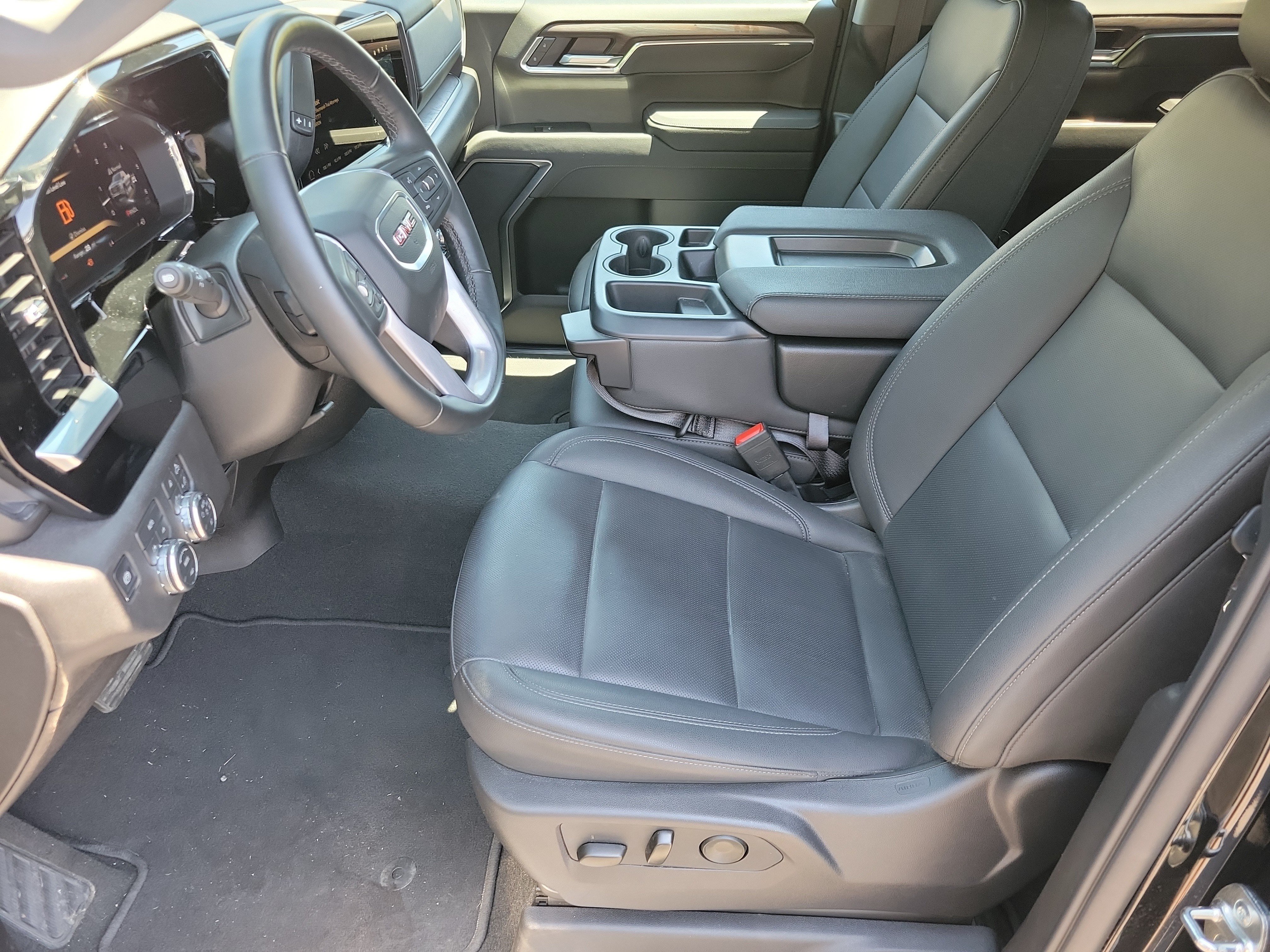 Used 2026 GMC Sierra 1500 SLT AWD/4WD image 4