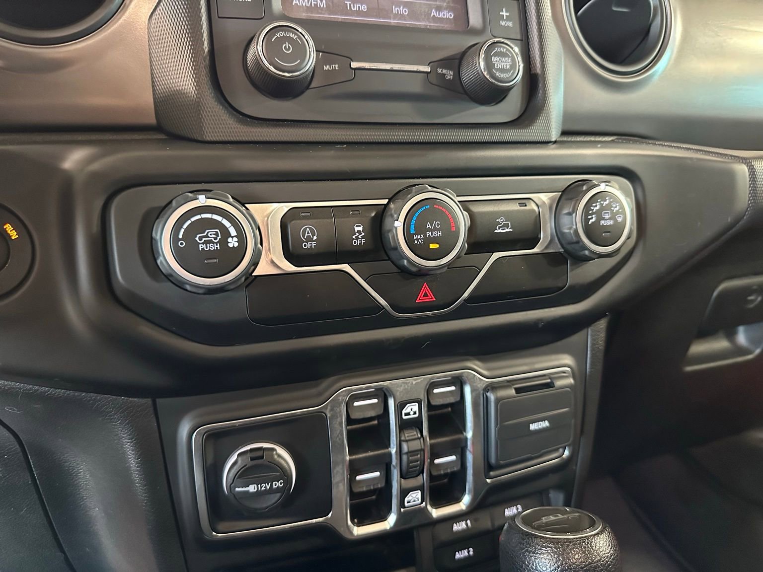 Used 2021 Jeep Gladiator Willys image 24