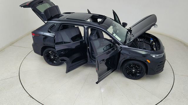 Used 2025 Volkswagen Tiguan SE R-Line image 81