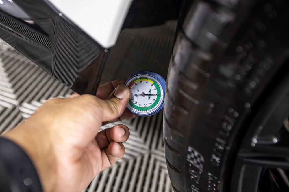 Used 2025 BMW M4 Coupe w/ Executive Package image 48