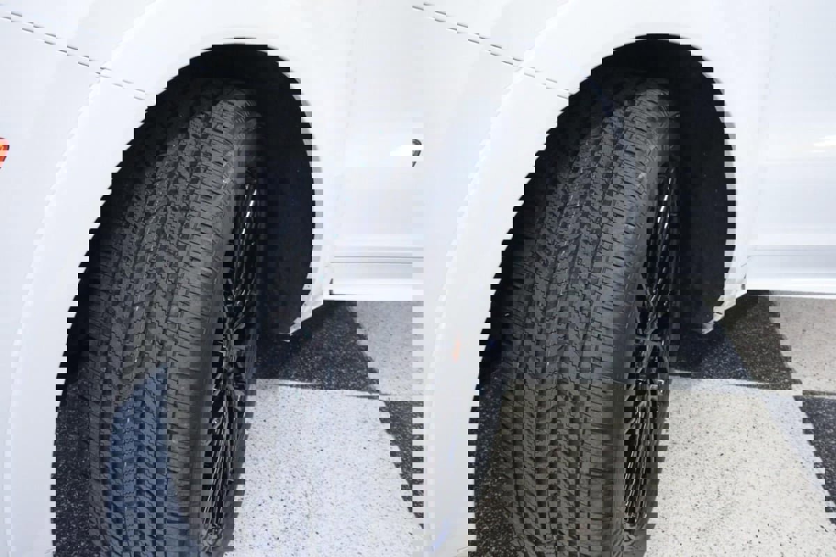 Used 2025 Porsche Cayenne Coupe image 12