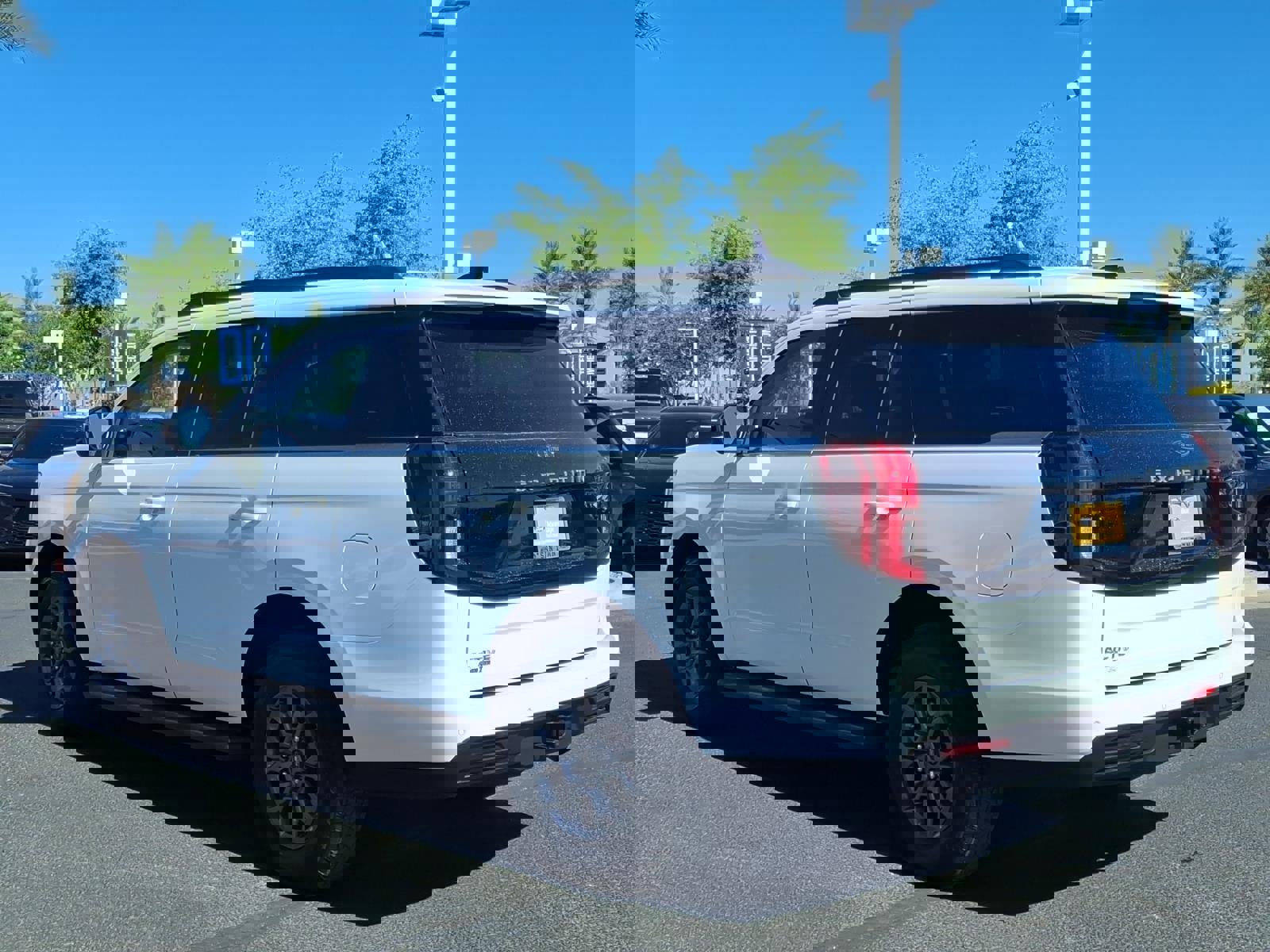 Certified 2025 Ford Expedition Active image 6