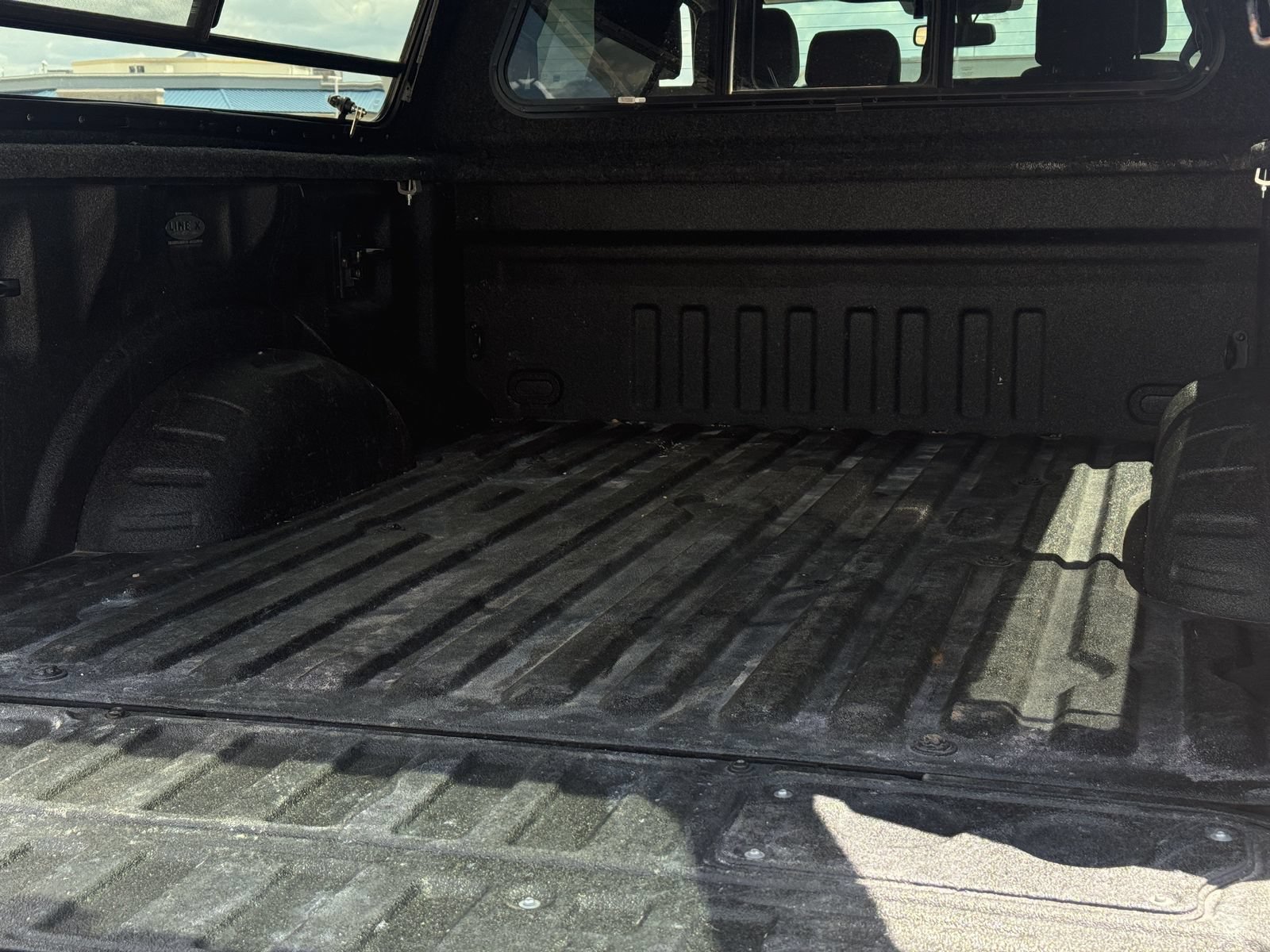 Used 2023 Ford F250 Platinum w/ FX4 Off-Road Package AWD/4WD image 32