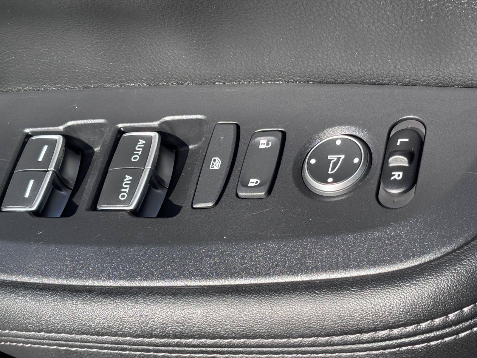Certified 2025 Honda HR-V EX-L image 21