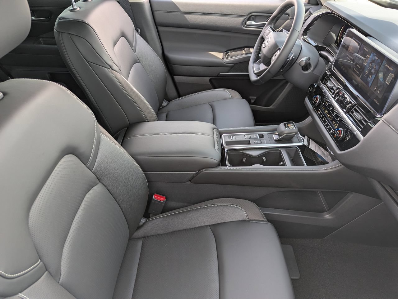 New 2026 Nissan Pathfinder SL w/ SL Premium Package (P04) FWD image 30