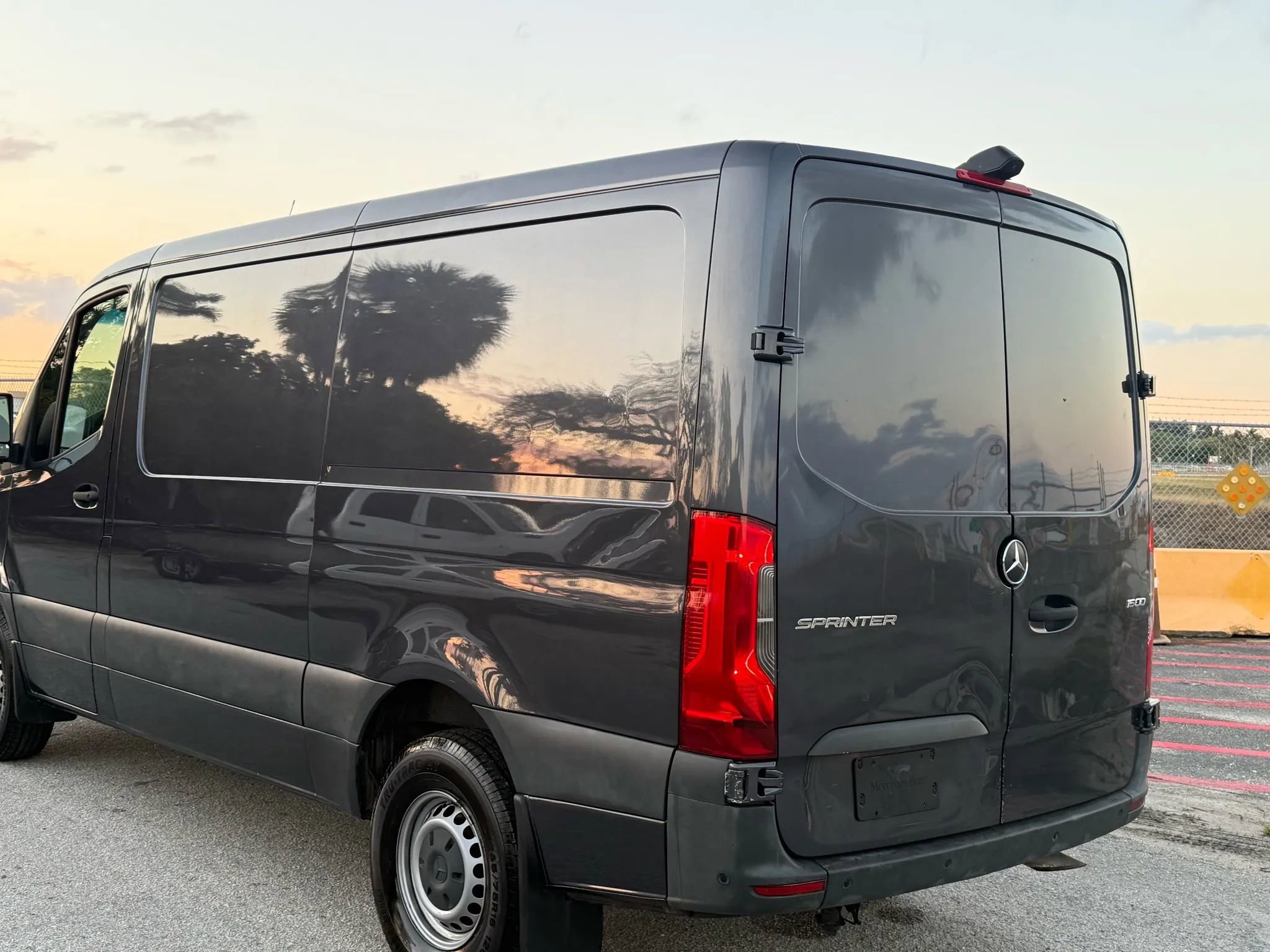 Used 2020 Mercedes-Benz Sprinter 1500 image 3