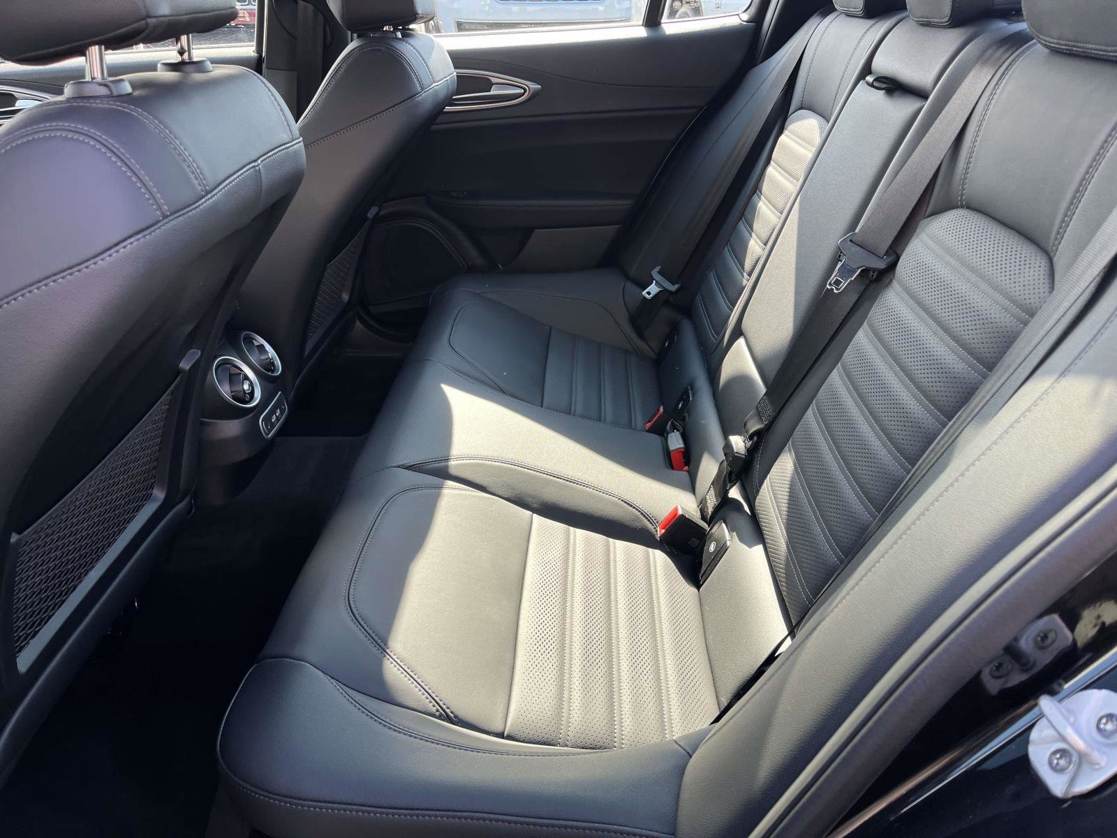 Used 2024 Alfa Romeo Giulia Veloce image 13